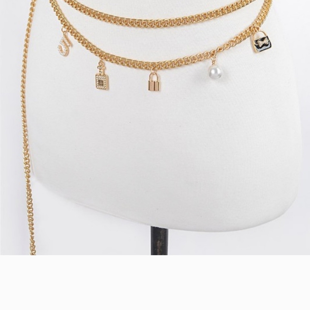 Chain Charm Belt – Luxe Statement Accessory